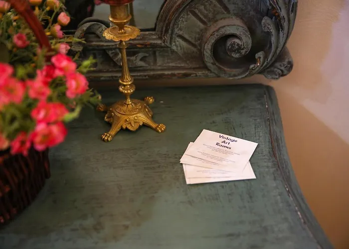 Vintage Art Rooms